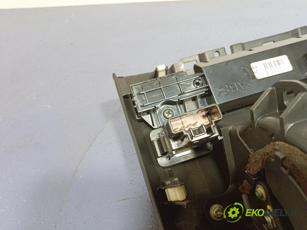 Mazda 5 2005 displej Radio / GPS CC2966DV0