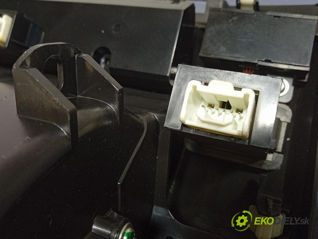 Mazda 5 2005 displej Radio / GPS CC2966DV0