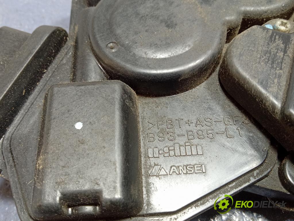 Mazda 5 2005 zámek dveře před Levý: B93-B95-L