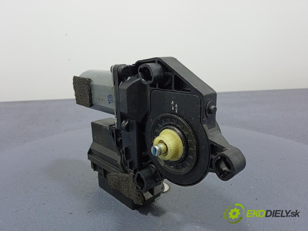 Vw Polo 2002 mechanismus stahování Sklenka: před v pravo: 6Q5837752A