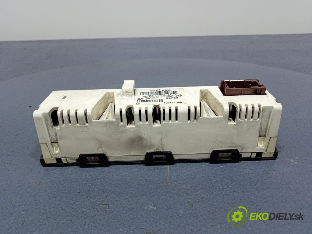 Citroen C5 2005 displej Radio / GPS 9657882880-01