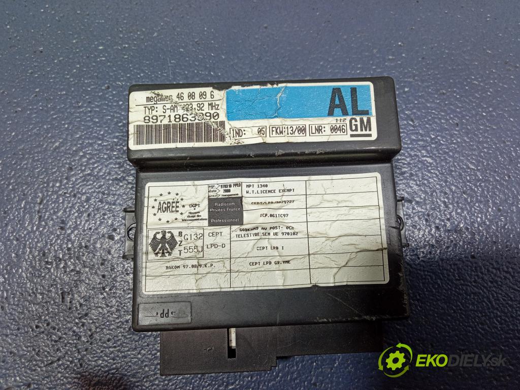Opel Frontera 2000 řídící jednotka Motor: 8122006390