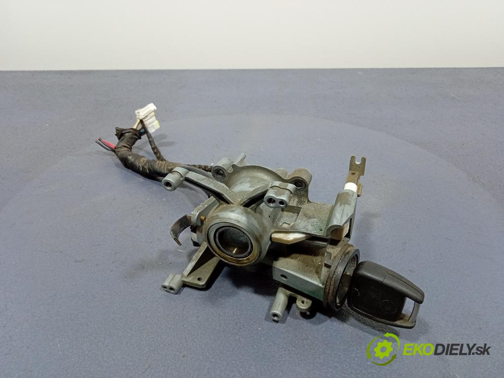 Opel Frontera 2000 řídící jednotka Motor: 8122006390