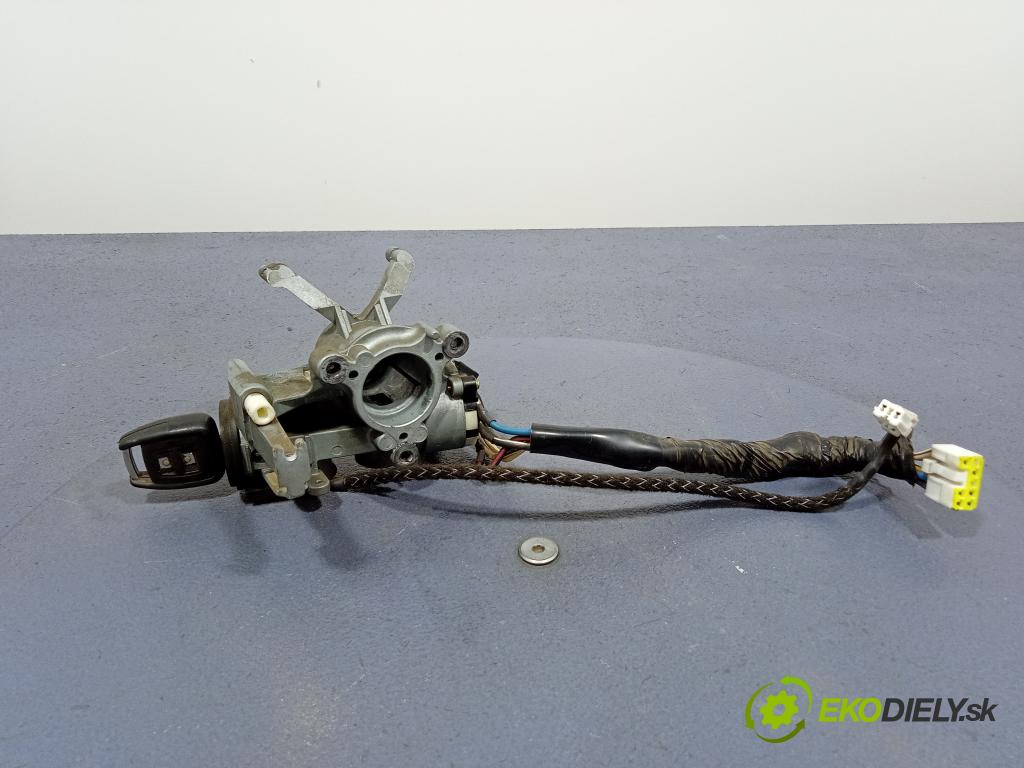 Opel Frontera 2000 řídící jednotka Motor: 8122006390