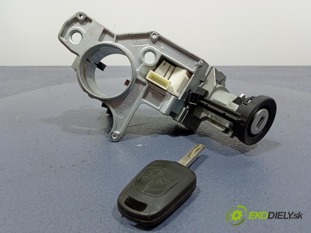 Opel Astra 2005 řídící jednotka Motor: 55556829
