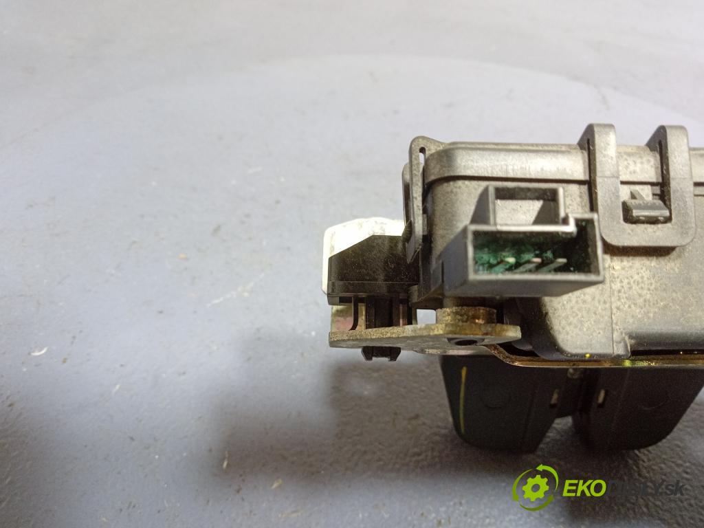 Opel Astra 2009 zámek Klapky: kufr 13117285