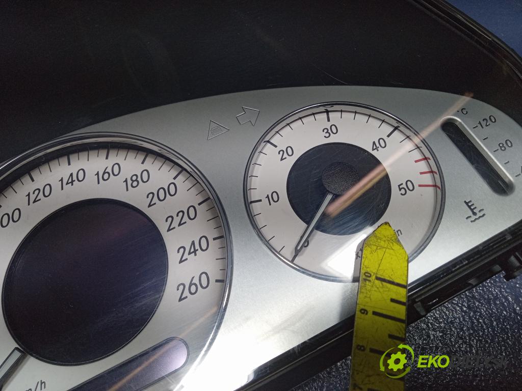 Mercedes E-klasa 2004 Přístrojová deska A2115405711