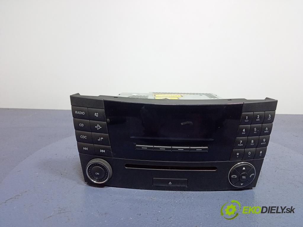 Mercedes E-klasa 2004 Radio I Navigácia: A2118209889