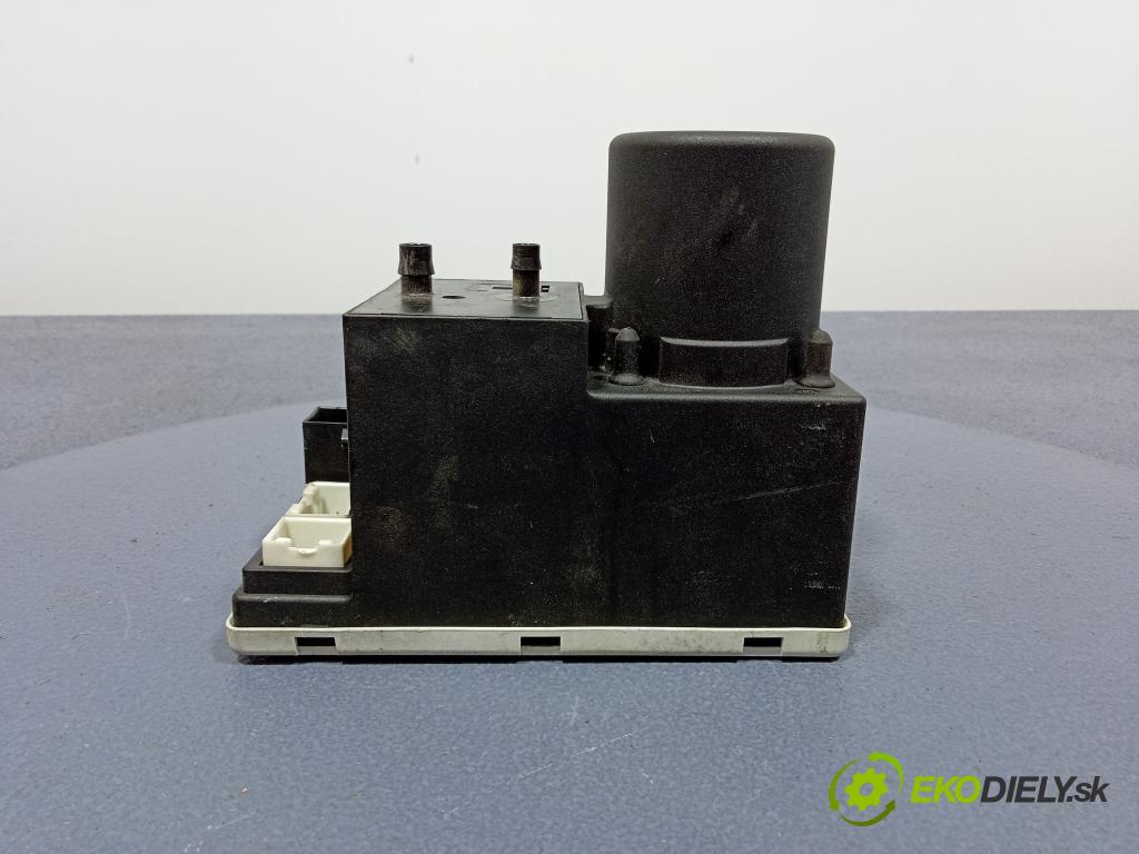 Audi A3 2003 čerpadlo Centrální Zámek 8D0862257B