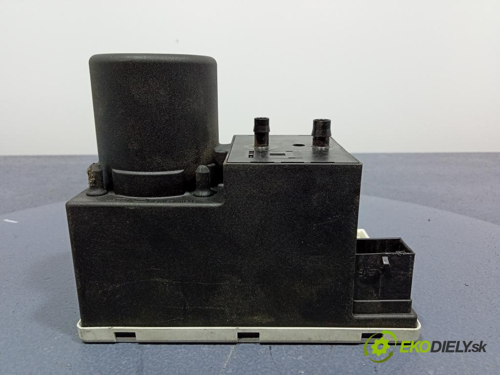 Audi A3 2003 čerpadlo Centrální Zámek 8D0862257B