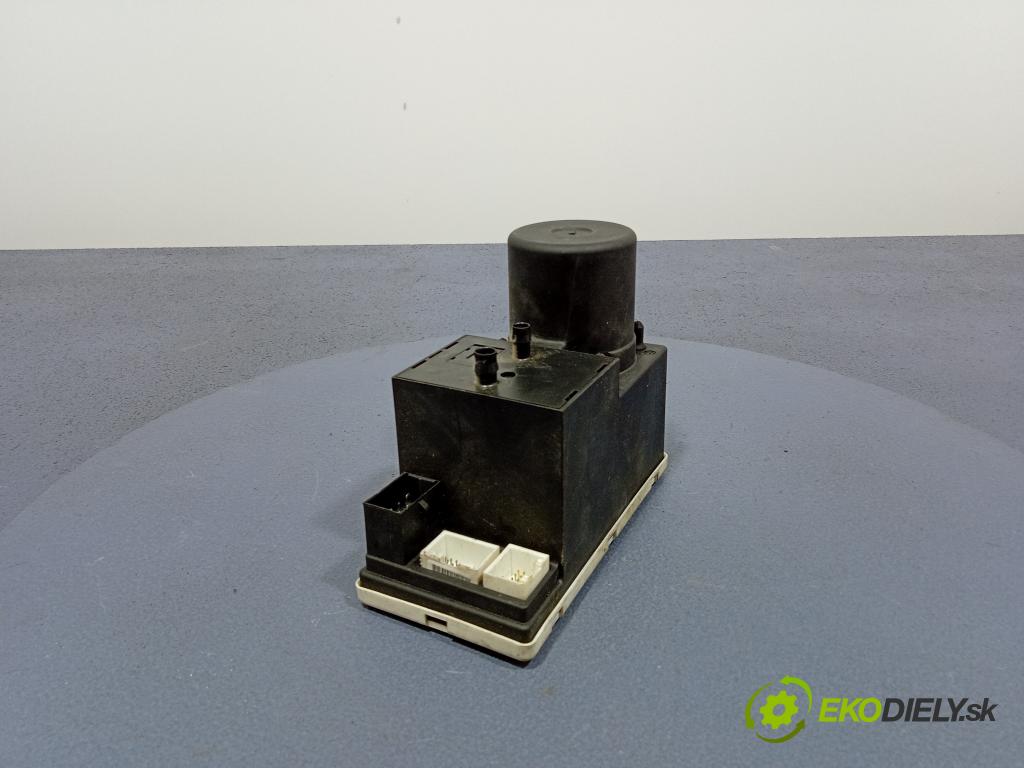 Audi A3 1998 čerpadlo Centrální Zámek 8D0862257E