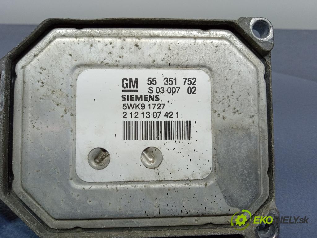 Opel Zafira 2003 řídící jednotka Motor: 55351752