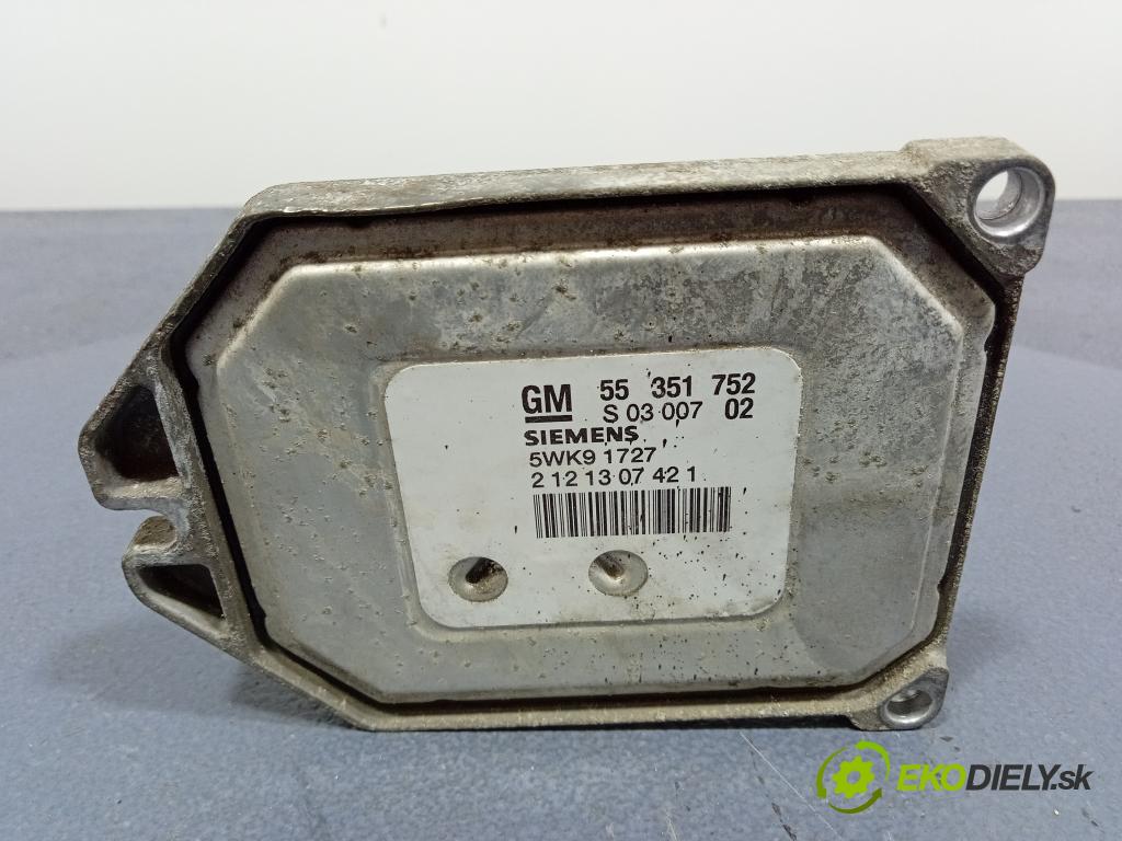 Opel Zafira 2003 řídící jednotka Motor: 55351752