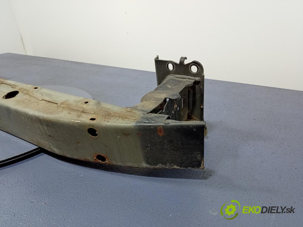 Toyota Avensis 2004 výztuha narazník před 01