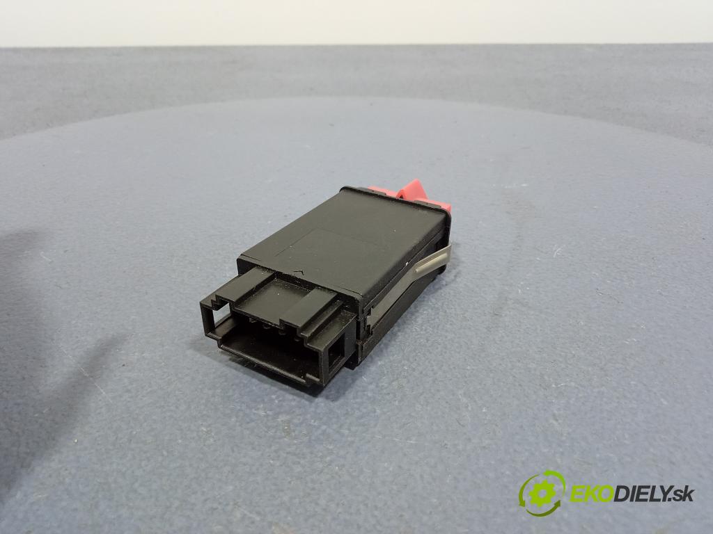 Audi A3 2003 Přepínač Světel: Nouzový 01