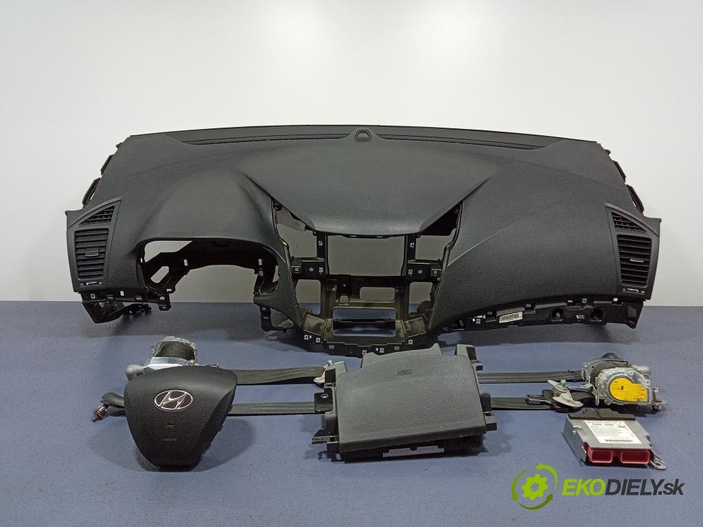 Hyundai I40 2011 kokpit,pristrojová doska 01