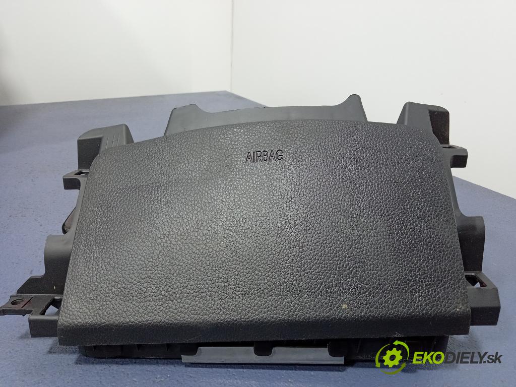 Hyundai I40 2011 kokpit,pristrojová doska 01