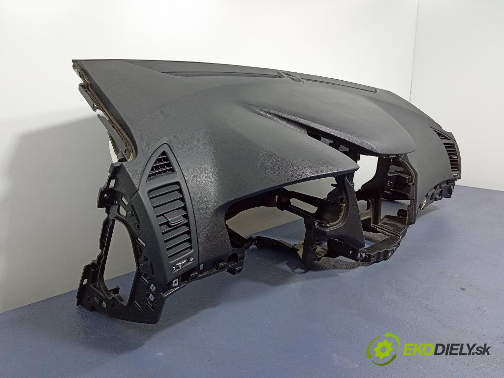 Hyundai I40 2011 kokpit,pristrojová doska 01