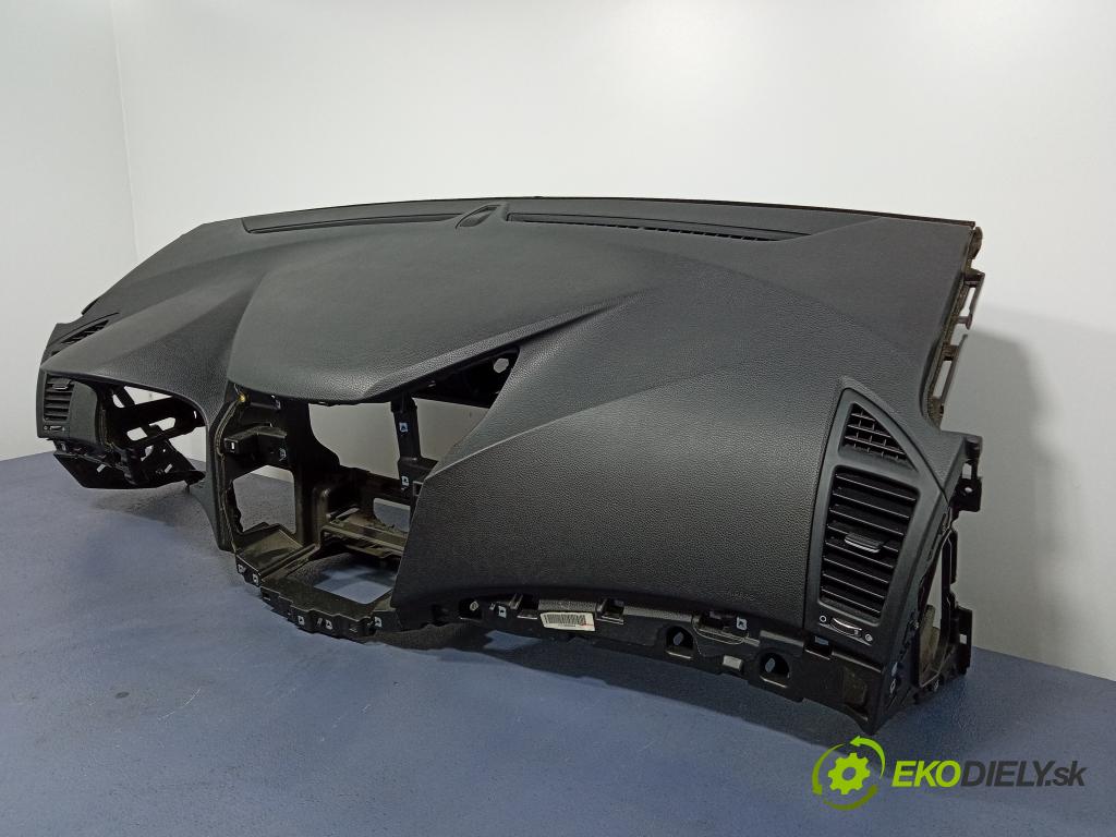 Hyundai I40 2011 kokpit,pristrojová doska 01