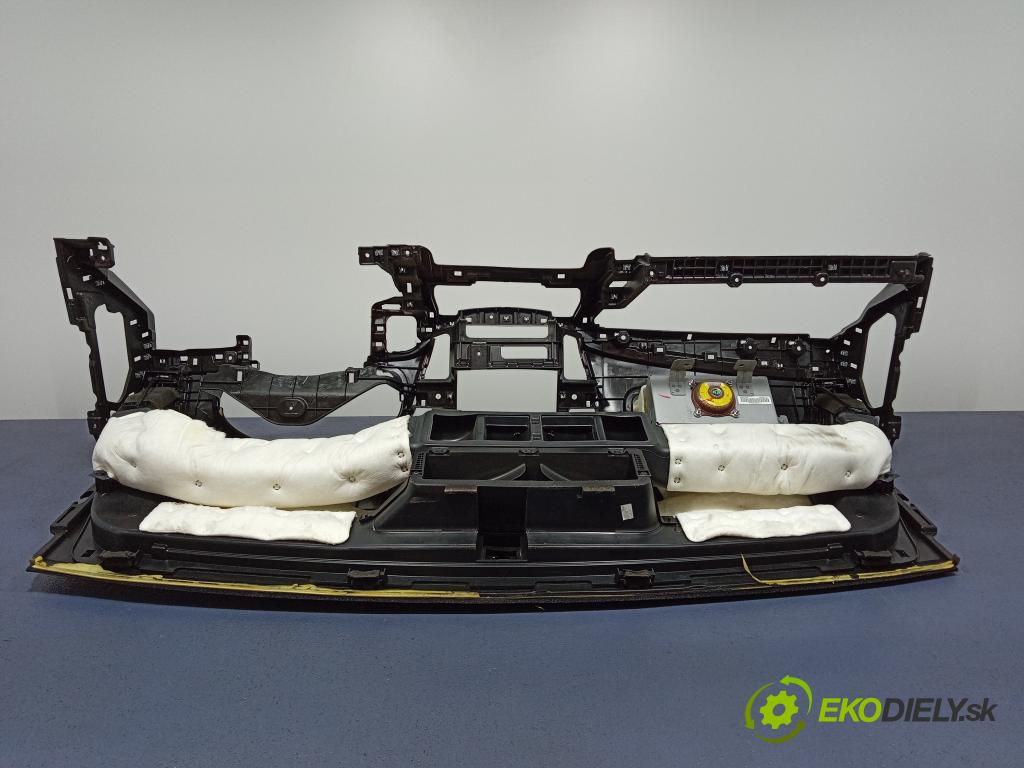 Hyundai I40 2011 kokpit,pristrojová doska 01