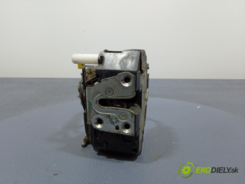 Nissan Micra 2005 zámek dveře před Levý: 01