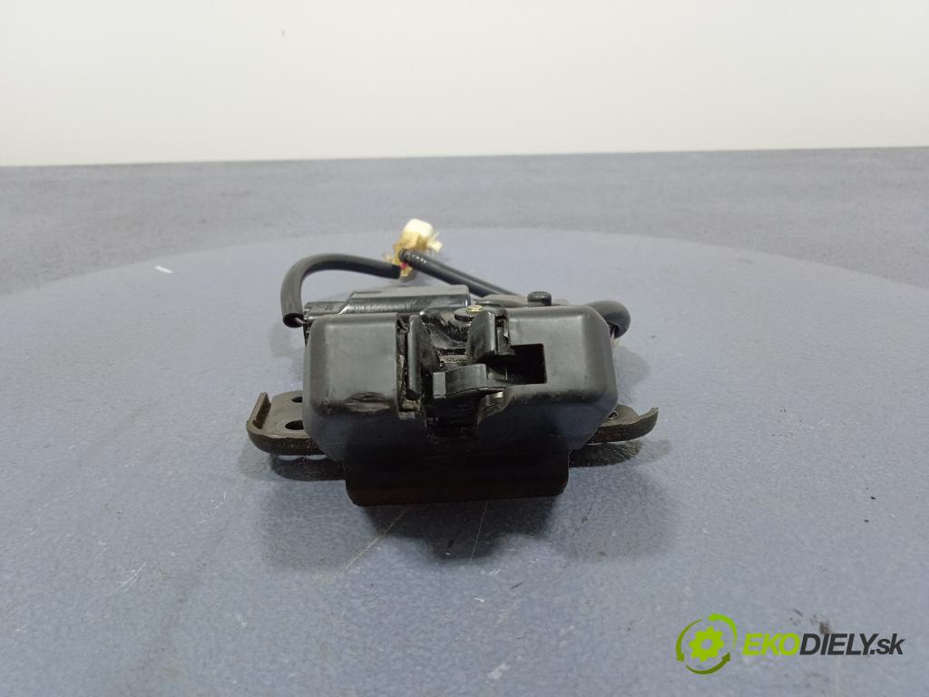 Toyota Avensis 2004 zámek Klapky: kufr 01