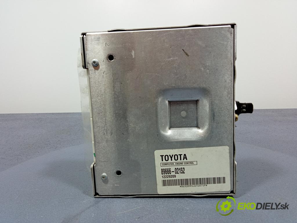 Toyota Corolla 2003 řídící jednotka Motor: 89666-02152