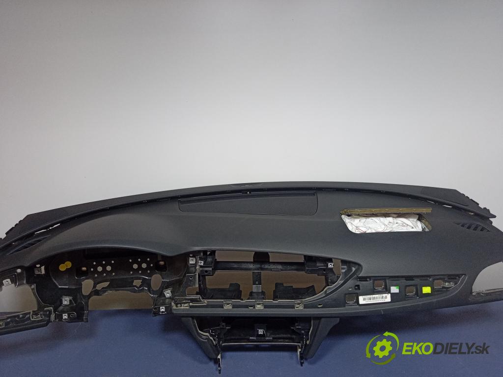 Audi A6 2018 kokpit,pristrojová doska 4G1857001D