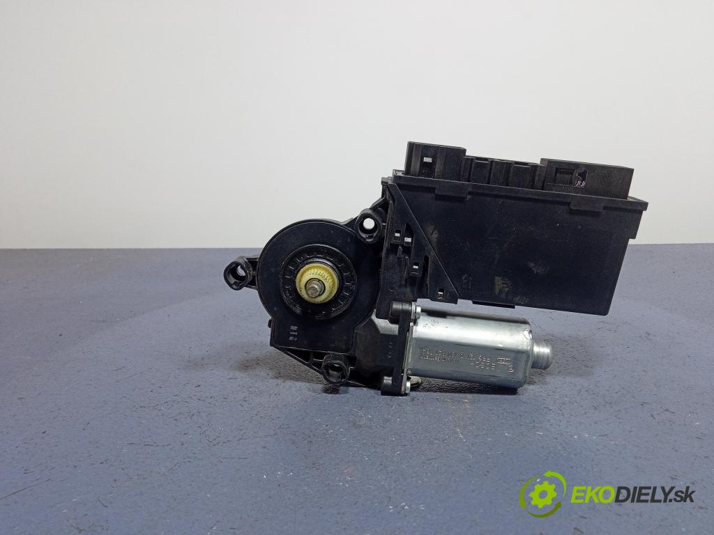 Audi A4 2005 mechanismus stahování Sklenka: před v pravo: 8E1959802E