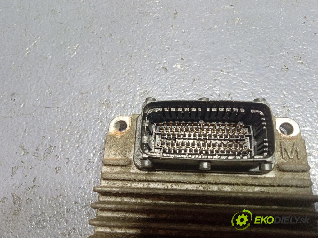 Opel Meriva 2003 řídící jednotka Motor: 12214820
