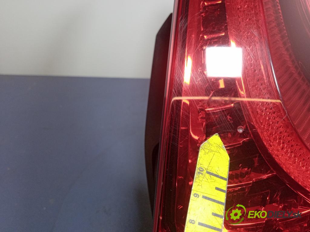 Volvo XC60 0 svetlo / reflektor zad Prava: Vonkajsia: 32228915