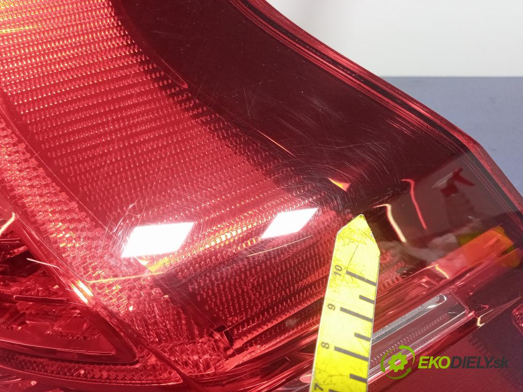 Volvo XC60 0 svetlo / reflektor zad Prava: Vonkajsia: 32228915