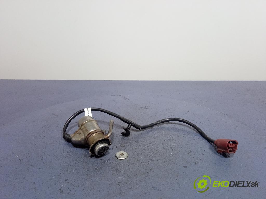 Vw Passat 2019 vstřikovač 04L131113P
