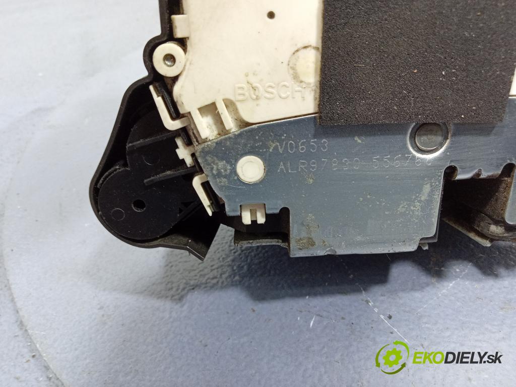 Land rover Freelander 2003 zámek dveře před Levý: 01