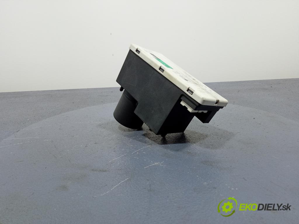 Audi A4 2000 čerpadlo Centrální Zámek 8D0862257B