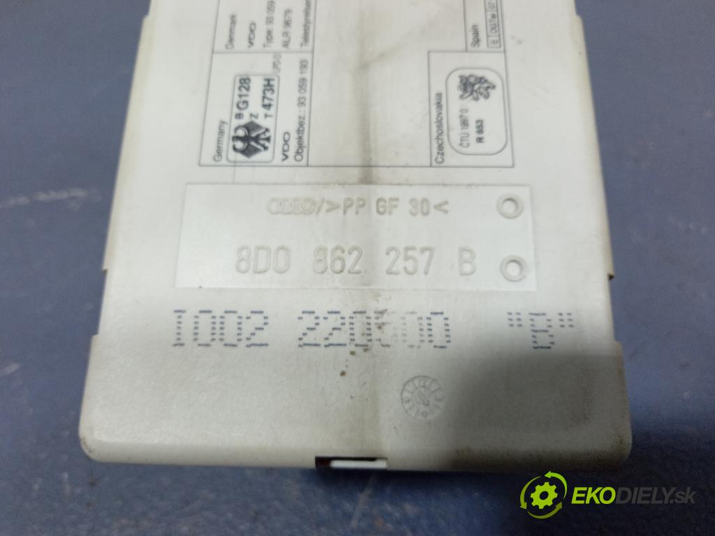 Audi A4 2000 čerpadlo Centrální Zámek 8D0862257B