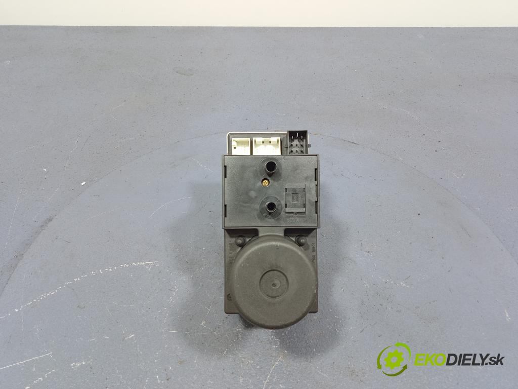 Audi A4 2000 čerpadlo Centrální Zámek 8D0862257B