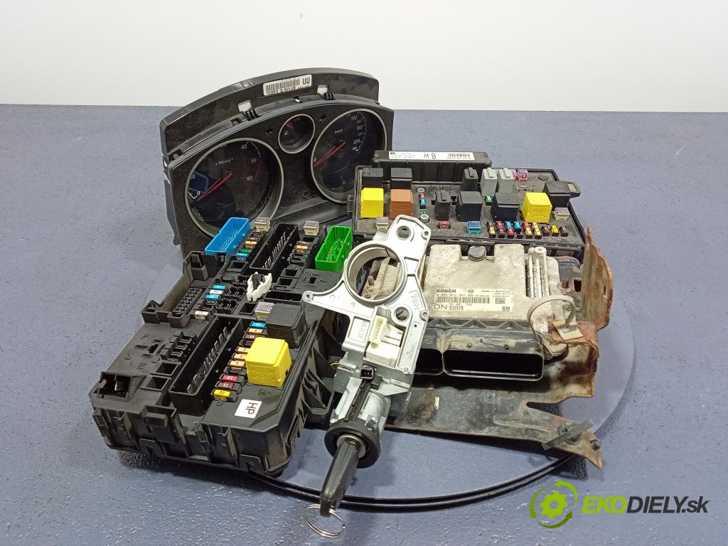 Opel Astra 2006 řídící jednotka Motor: 55201792