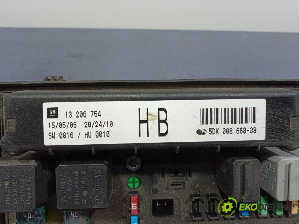 Opel Astra 2006 řídící jednotka Motor: 55201792
