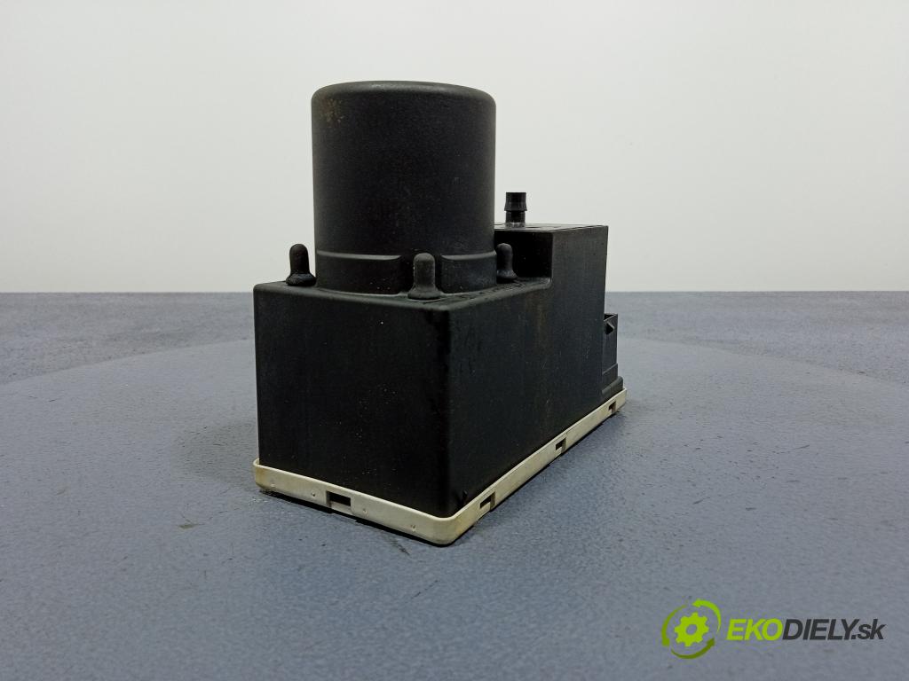 Audi A4 1998 čerpadlo Centrální Zámek 8L0862257K