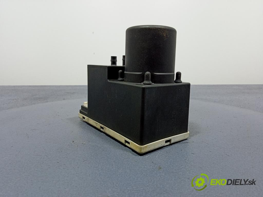 Audi A4 1998 čerpadlo Centrální Zámek 8L0862257K