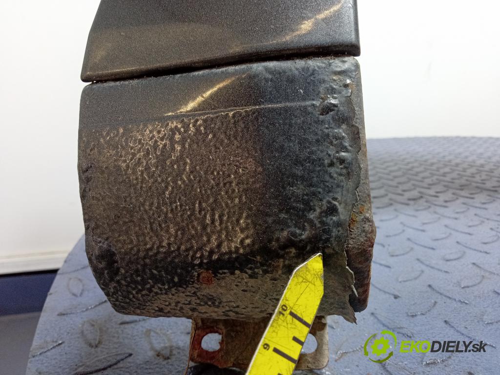 Audi A3 2004 blatnik před v pravo: 01