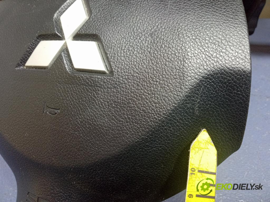 Mitsubishi Lancer 2017 kokpit,přistrojova deska 01