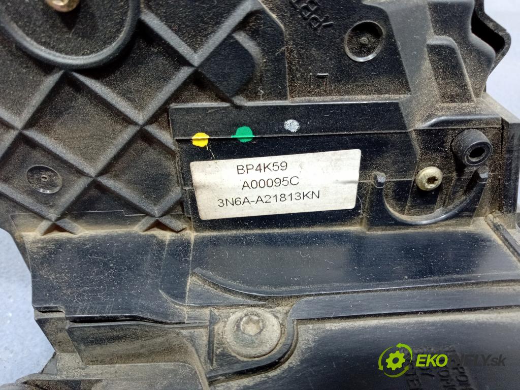 Mazda 3 2005 zámek dveře před Levý: 3N6A-A21813KN