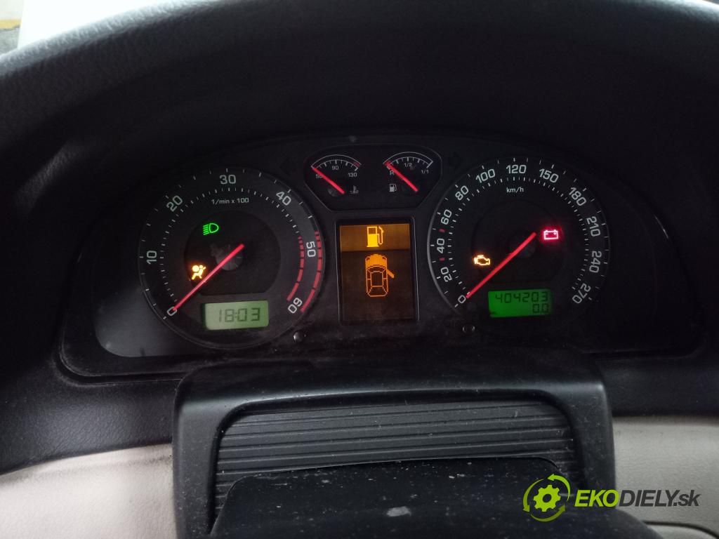 Skoda Superb 2005 Přístrojová deska 3U0920841A