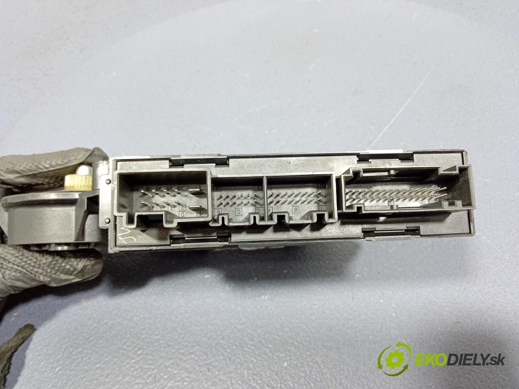 Vw Touareg 2004 mechanismus stahování Sklenka: před v pravo: 7L0959702