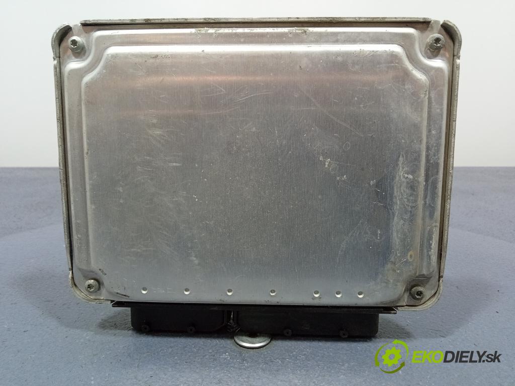 Vw Touareg 2004 riadiaca jednotka Motor: 022906032BF
