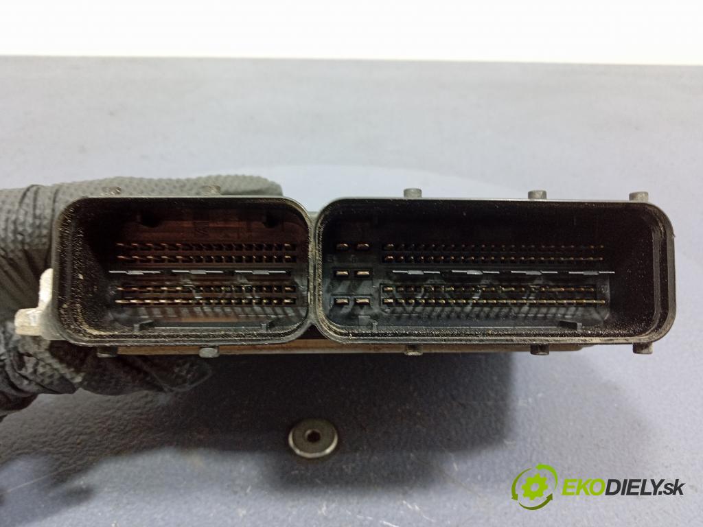 Opel Vectra 2006 řídící jednotka Motor: 55205632