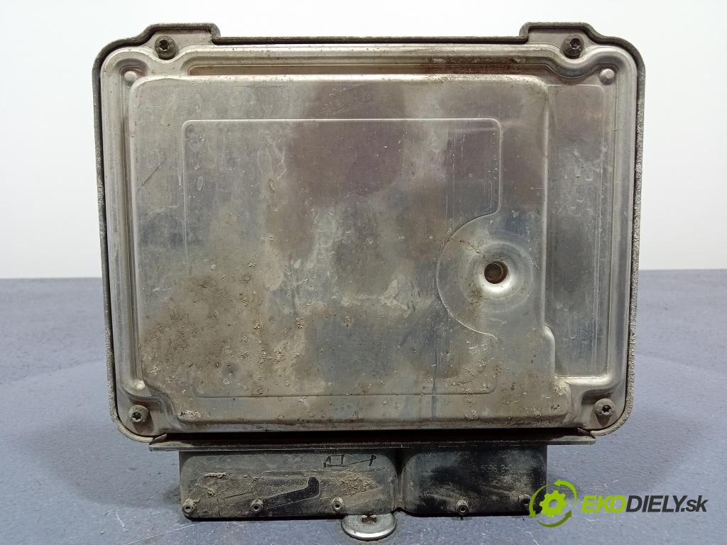 Opel Vectra 2006 řídící jednotka Motor: 55205632