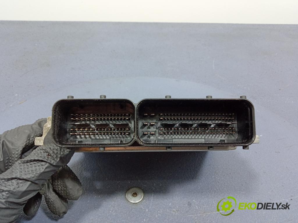 Skoda Octavia 2008 řídící jednotka Motor: 03G906021TG